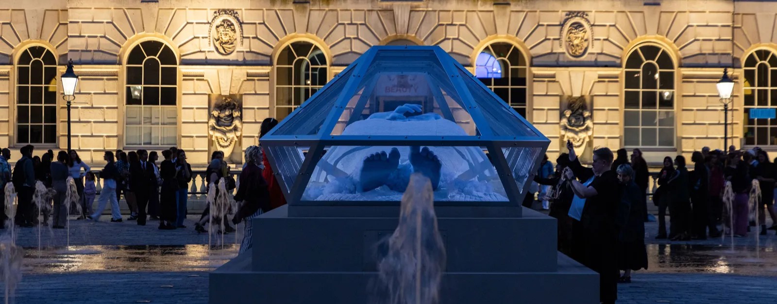 Dijital Çağda Estetik ve Kimlik: Somerset House’dan İki Çarpıcı Sergi